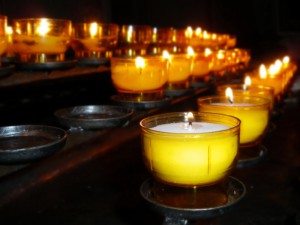 494093-church-candles